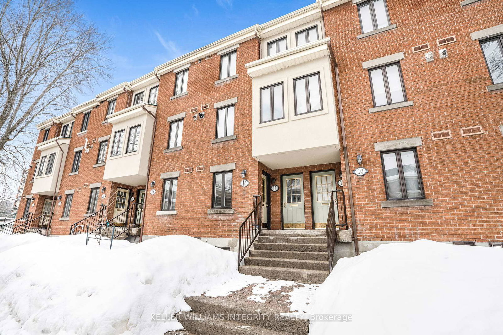 Townhouse for sale at 16 Crispin Private, Manor Park - Cardinal Glen and Area, 3102 - Manor Park, K1K 2T8 - MLS: X12014072