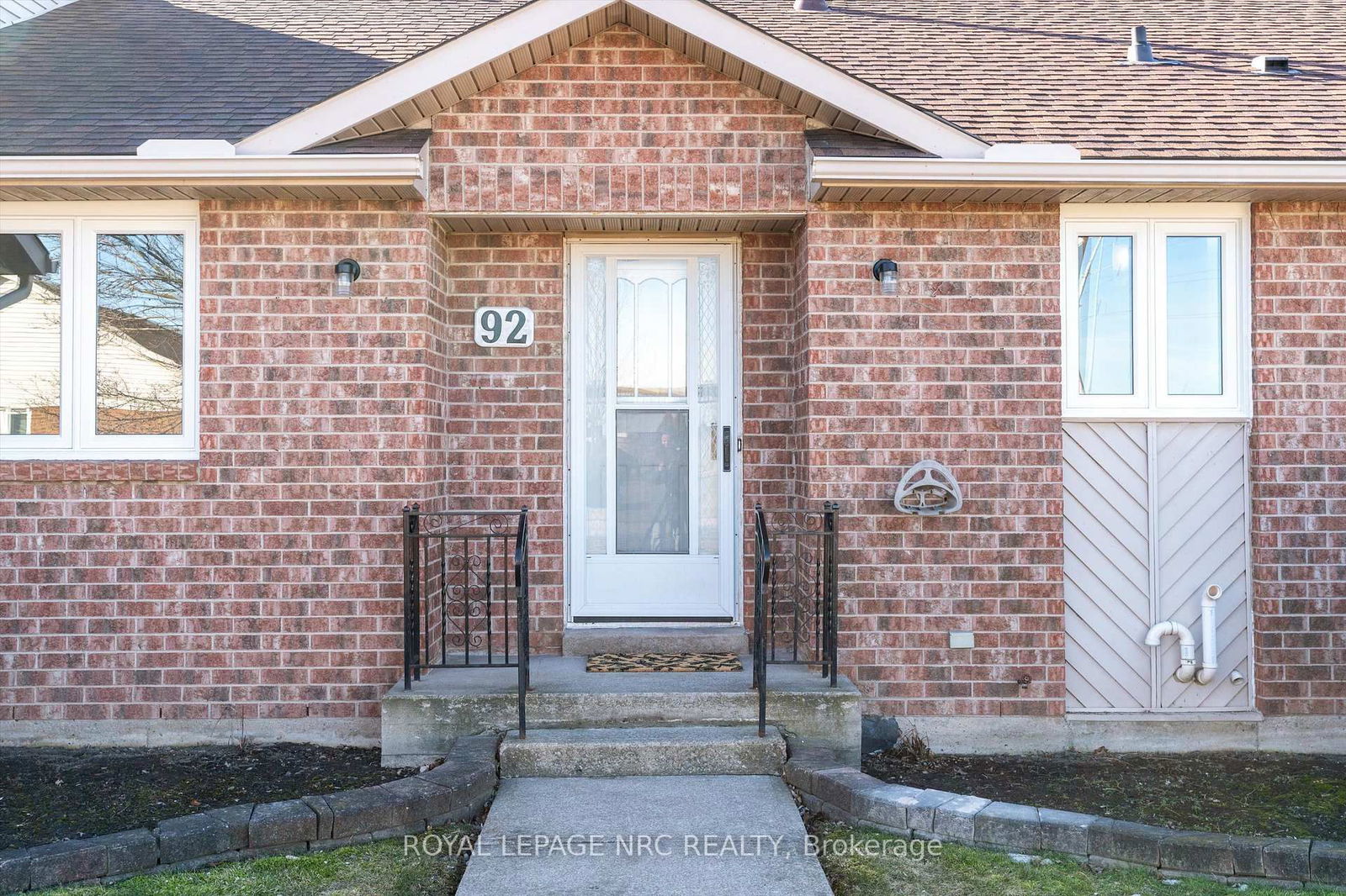 Townhouse for sale at 92-122 Bunting Road, St. Catharines, 450 - E. Chester, L2P 3X7 - MLS: X12014085