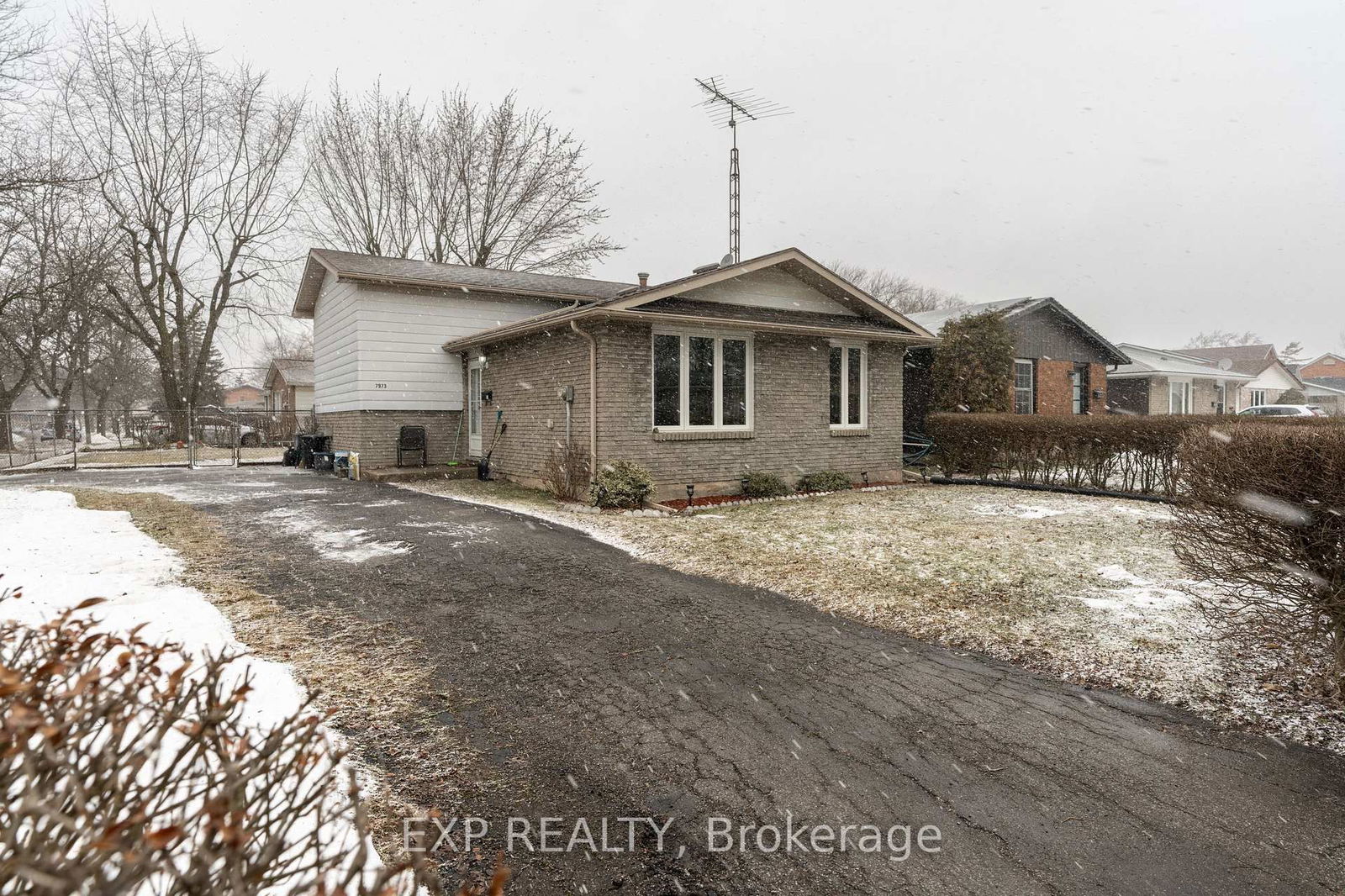 Detached House for sale at 7973 Paddock Trail Drive, Niagara Falls, Ascot, L2H 1W7 - MLS: X12014126