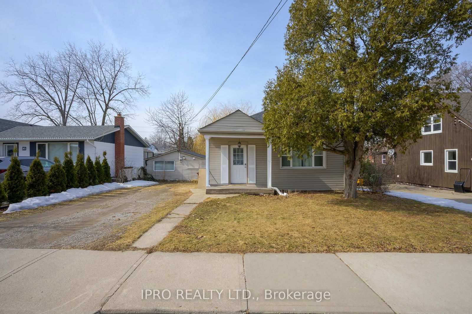 Detached House for sale at 238 West 19th Street, Hamilton, Buchanan, L9C 4J4 - MLS: X12014280
