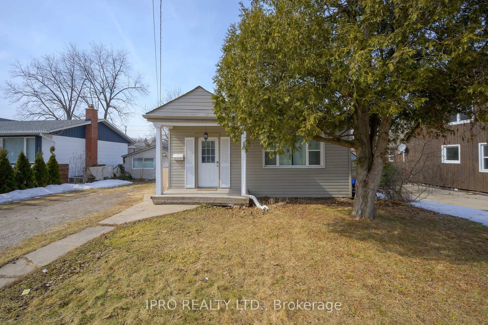Detached House for sale at 238 West 19th Street, Hamilton, Buchanan, L9C 4J4 - MLS: X12014280
