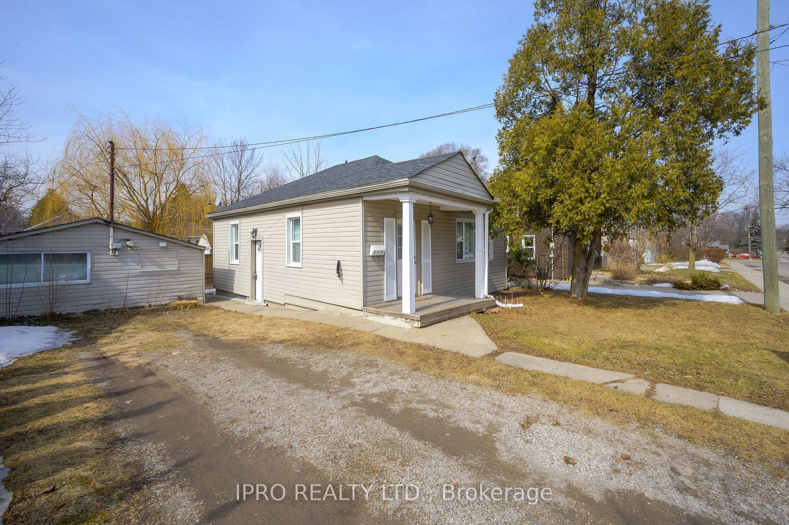 Detached House for sale at 238 West 19th Street, Hamilton, Buchanan, L9C 4J4 - MLS: X12014280