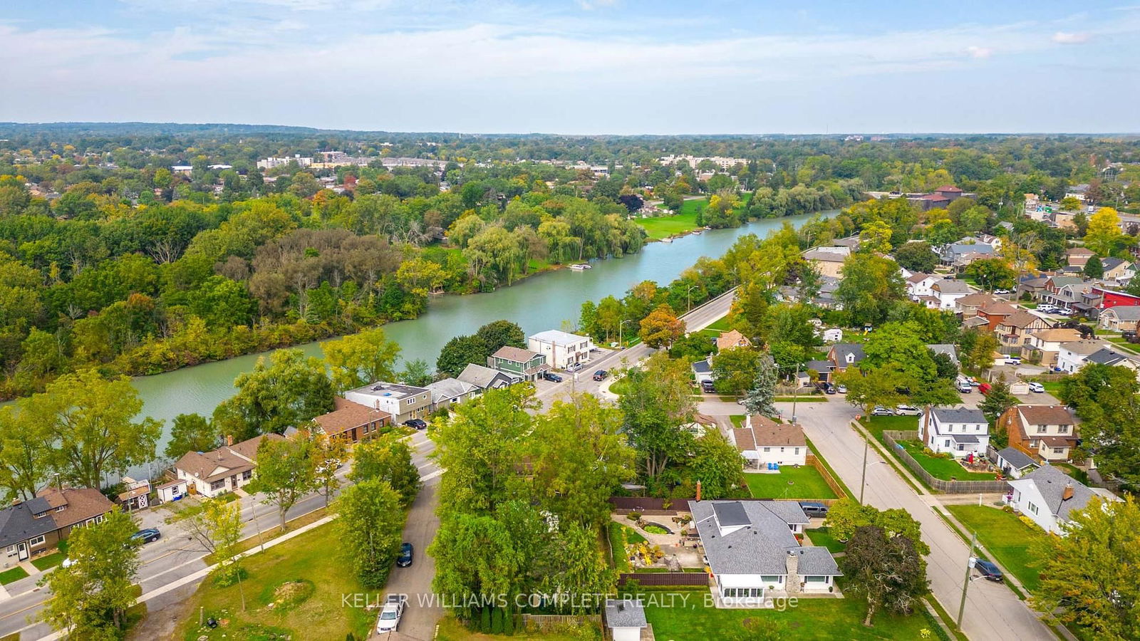 Detached House for sale at 49 Riverside Drive, Welland, L3C 5E1 - MLS: X12014314