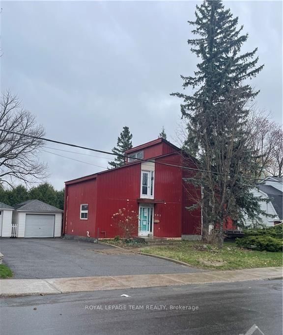 663 BROADVIEW Avenue