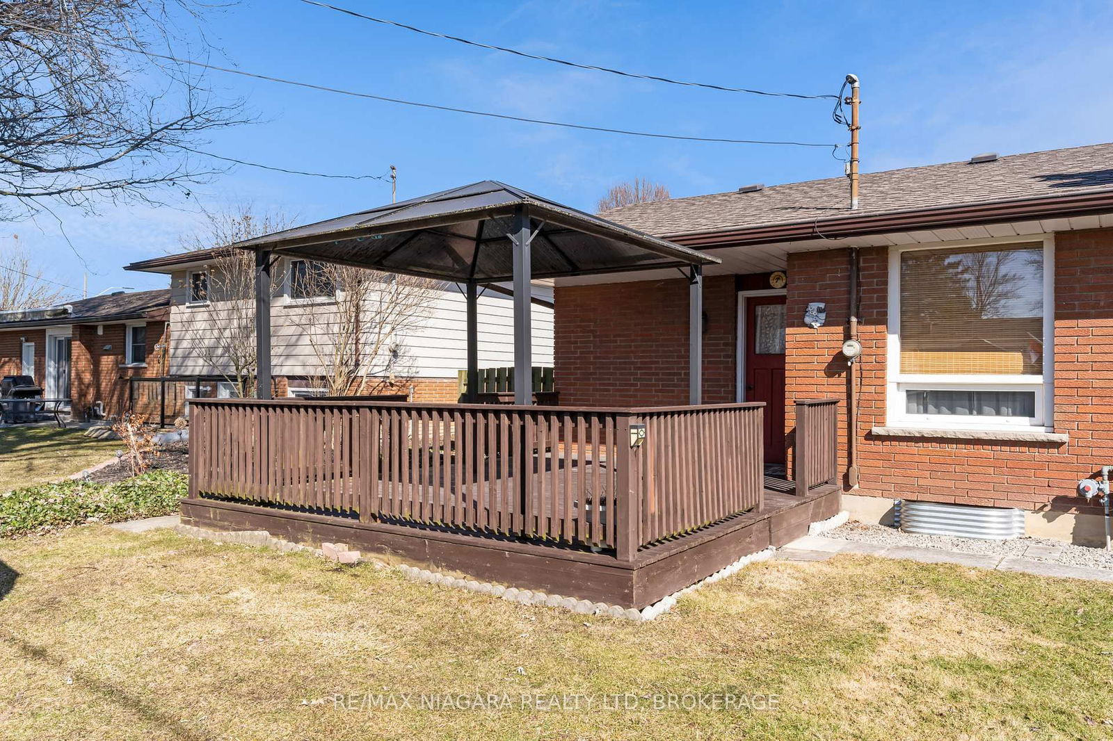 Detached House for sale at 493 Leonard Avenue, Welland, Prince Charles, L3C 3A6 - MLS: X12014693