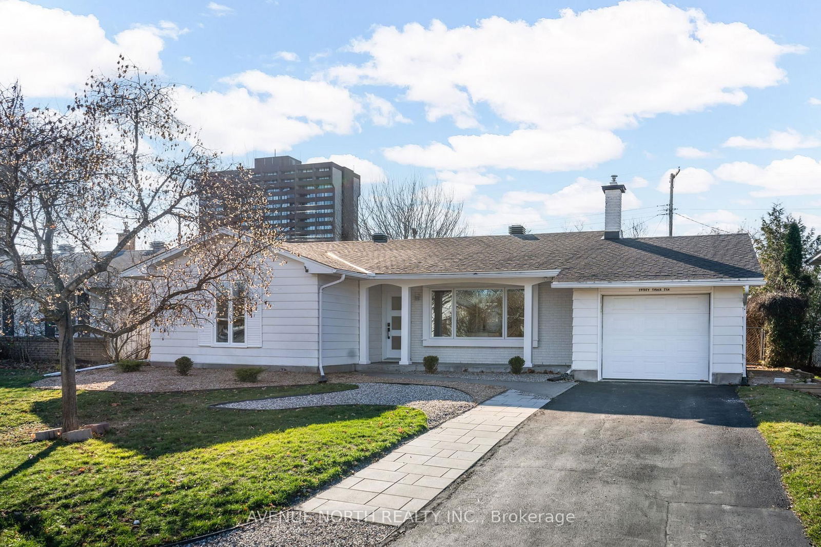 Building at 3310 Kodiak Street, Ottawa, South Keys