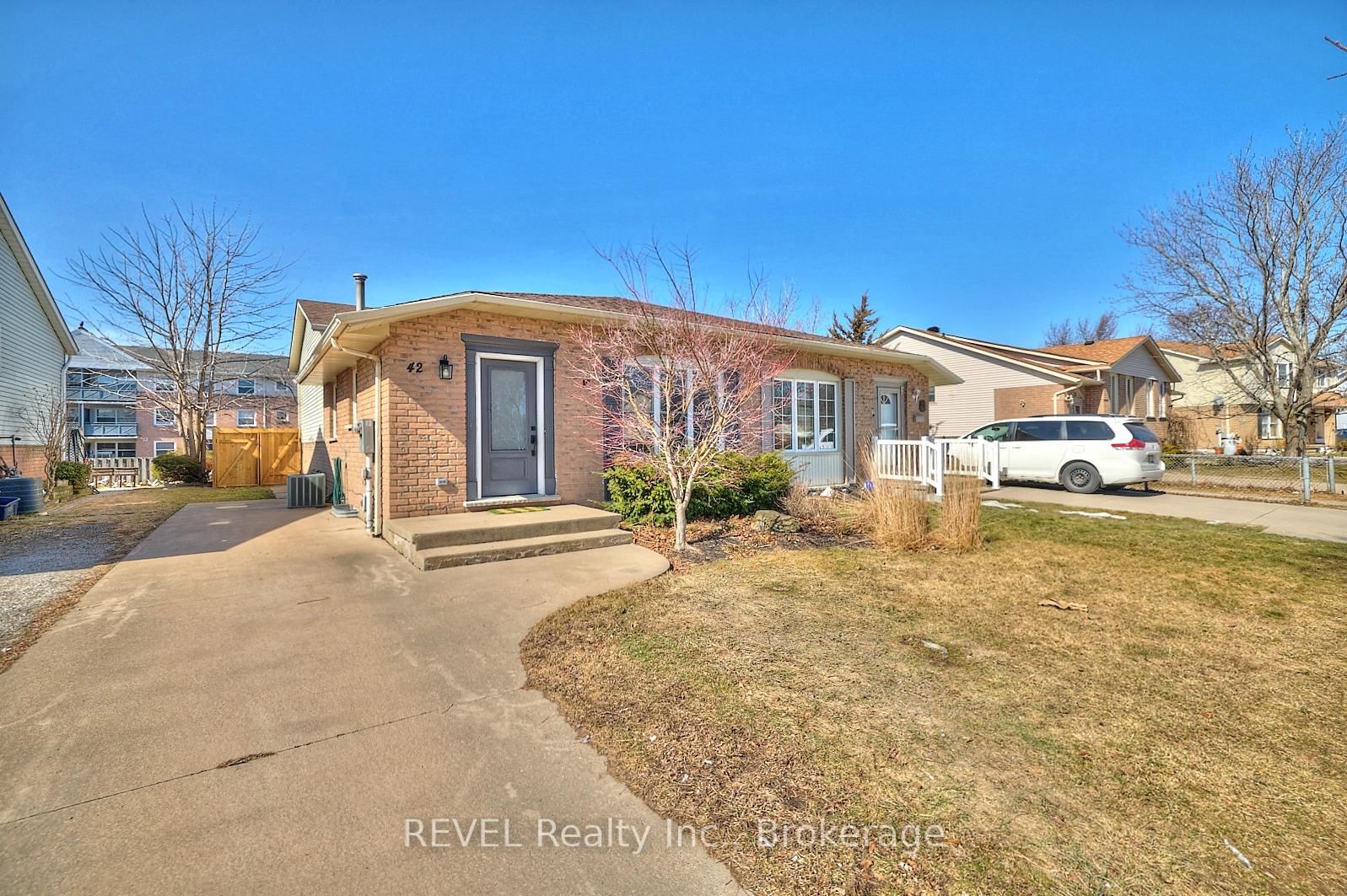 Semi-Detached House for sale at 42 Vintage Crescent, St. Catharines, 459 - Ridley, L2S 3C6 - MLS: X12014734