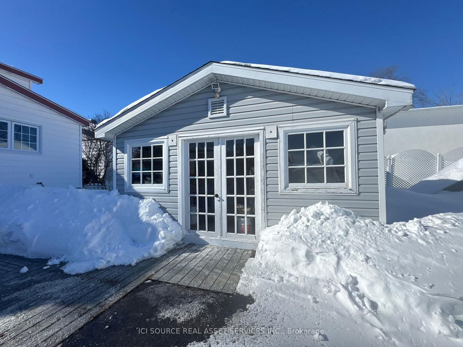 Building at 801 Saint Jean Street, Clarence-Rockland, Town of Rockland