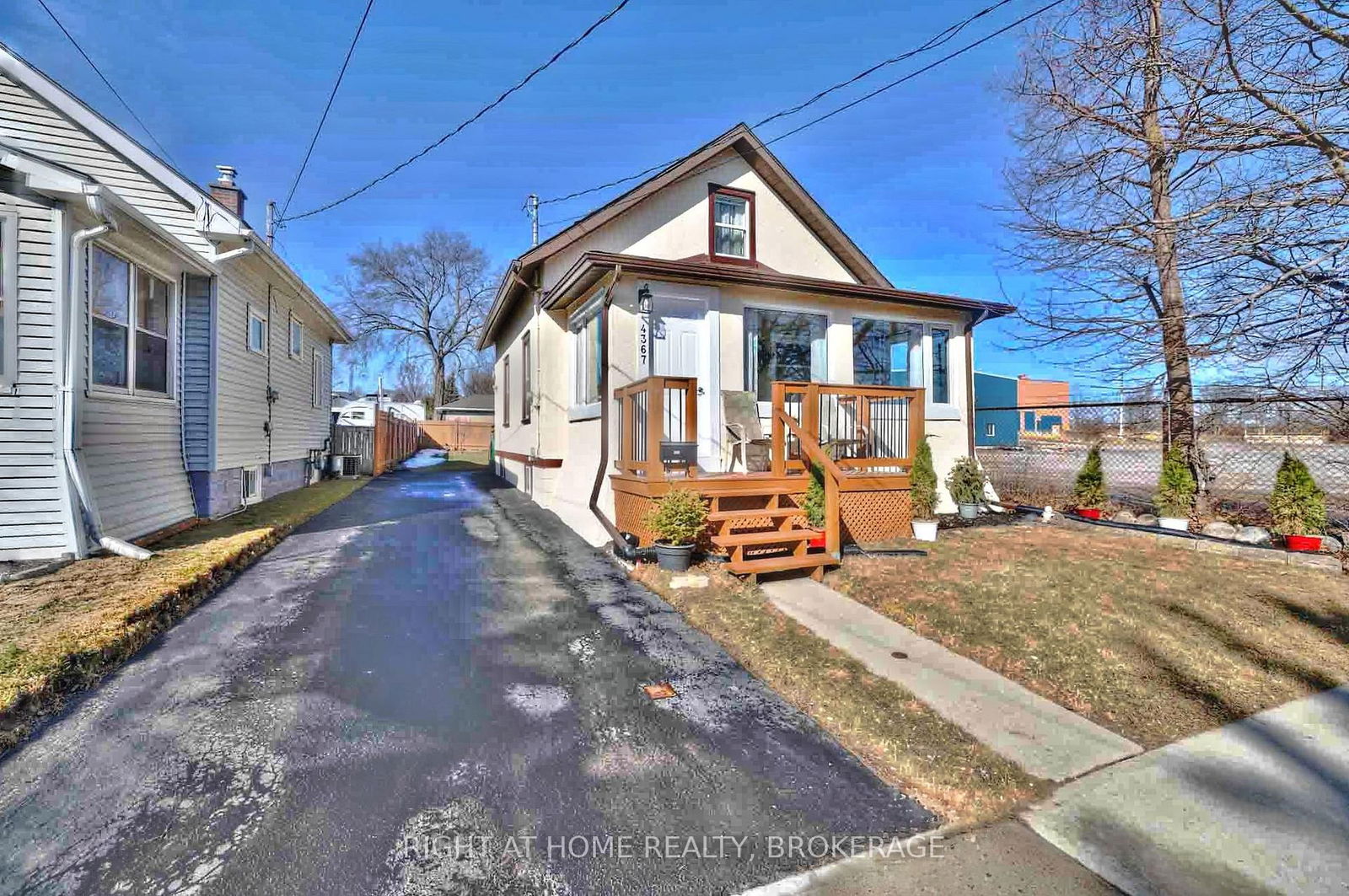 Detached House for sale at 4367 Homewood Avenue, Niagara Falls, Downtown, L2E 4X3 - MLS: X12014894