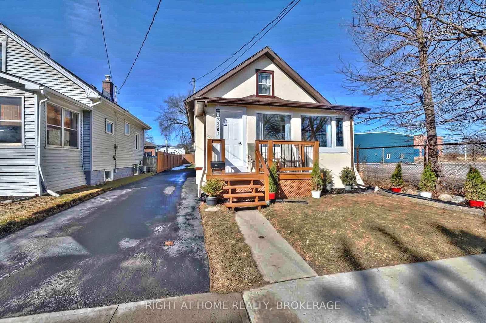 Detached House for sale at 4367 Homewood Avenue, Niagara Falls, Downtown, L2E 4X3 - MLS: X12014894