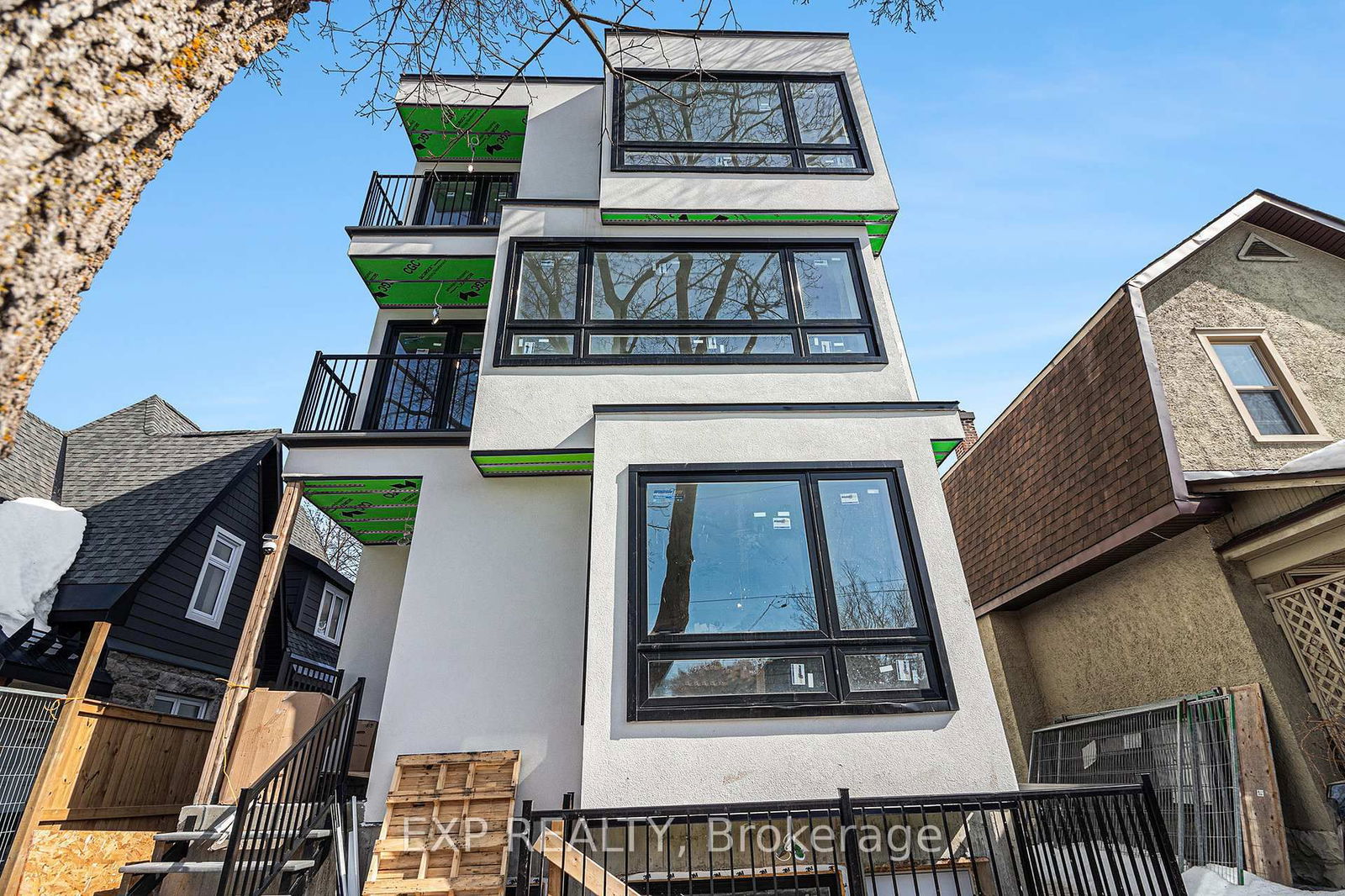 Building at 61 Pinehurst Avenue, Ottawa, Hintonburg