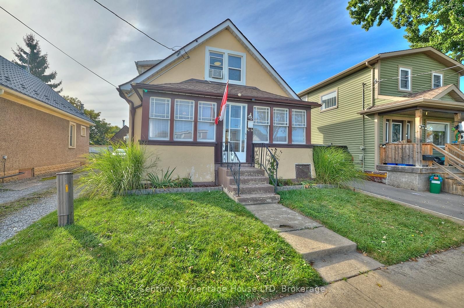 Building at 48 Semley Avenue, Welland, Broadway