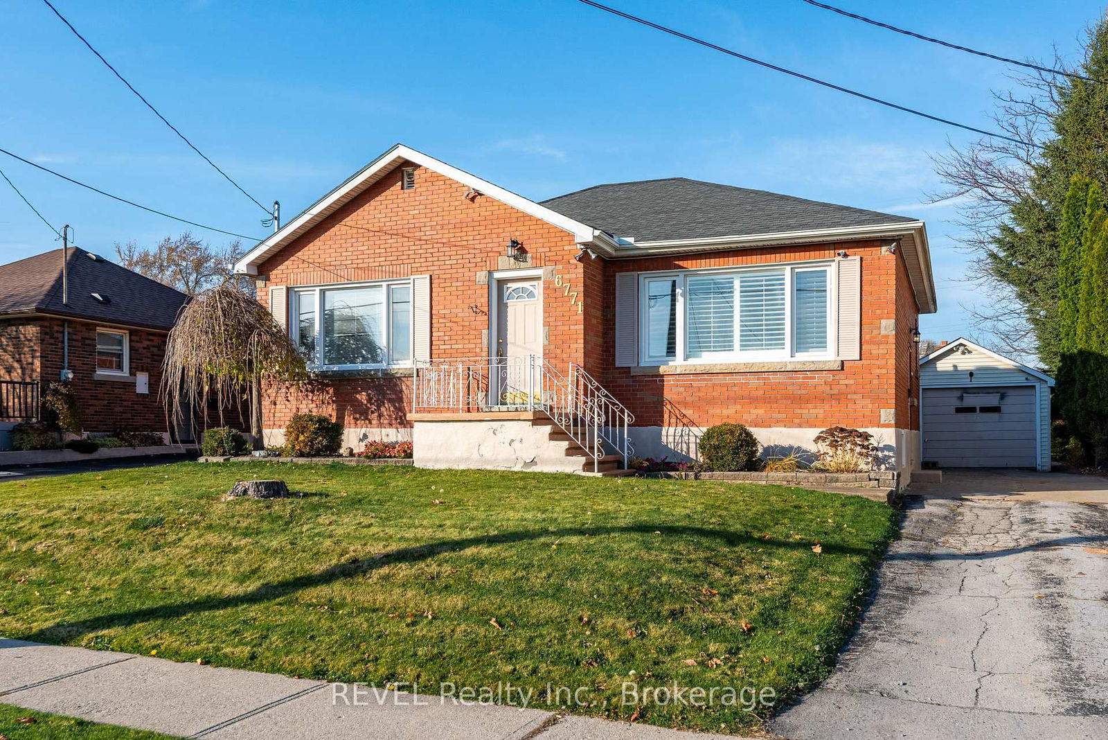 Detached House for sale at 6771 Dunn Street, Niagara Falls, Dorchester, L2G 2R3 - MLS: X12015200