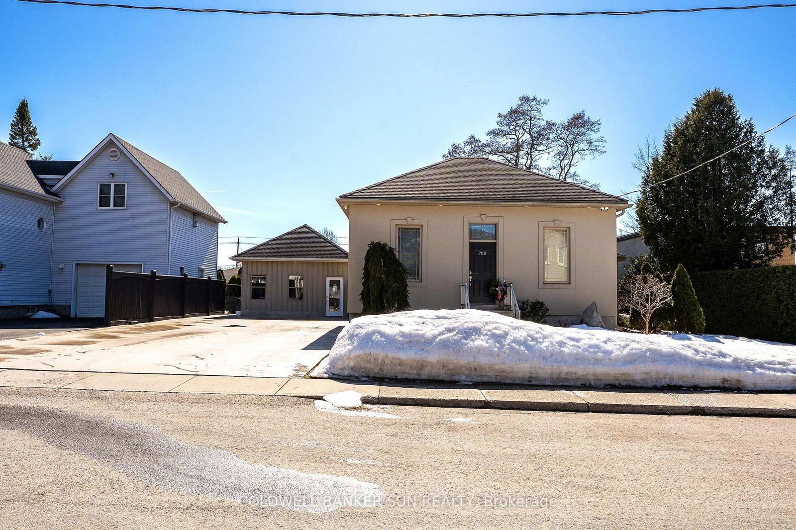 Building at 768 Lawrason Street, Woodstock, South