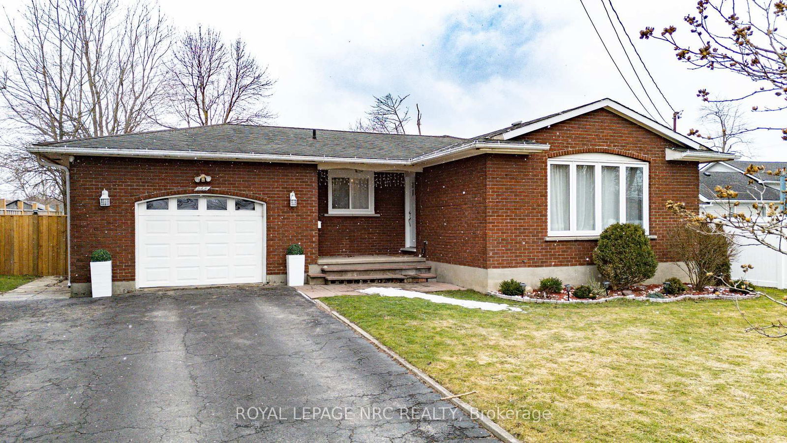 Detached House for lease at 268 Henrietta Street, Fort Erie, Central, L2A 2R7 - MLS: X12016381