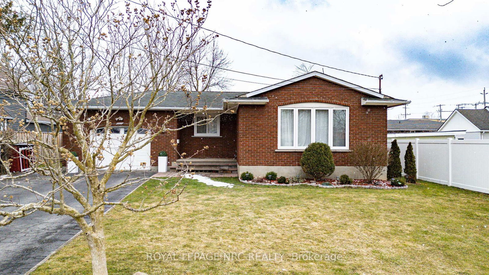 Detached House for lease at 268 Henrietta Street, Fort Erie, Central, L2A 2R7 - MLS: X12016381