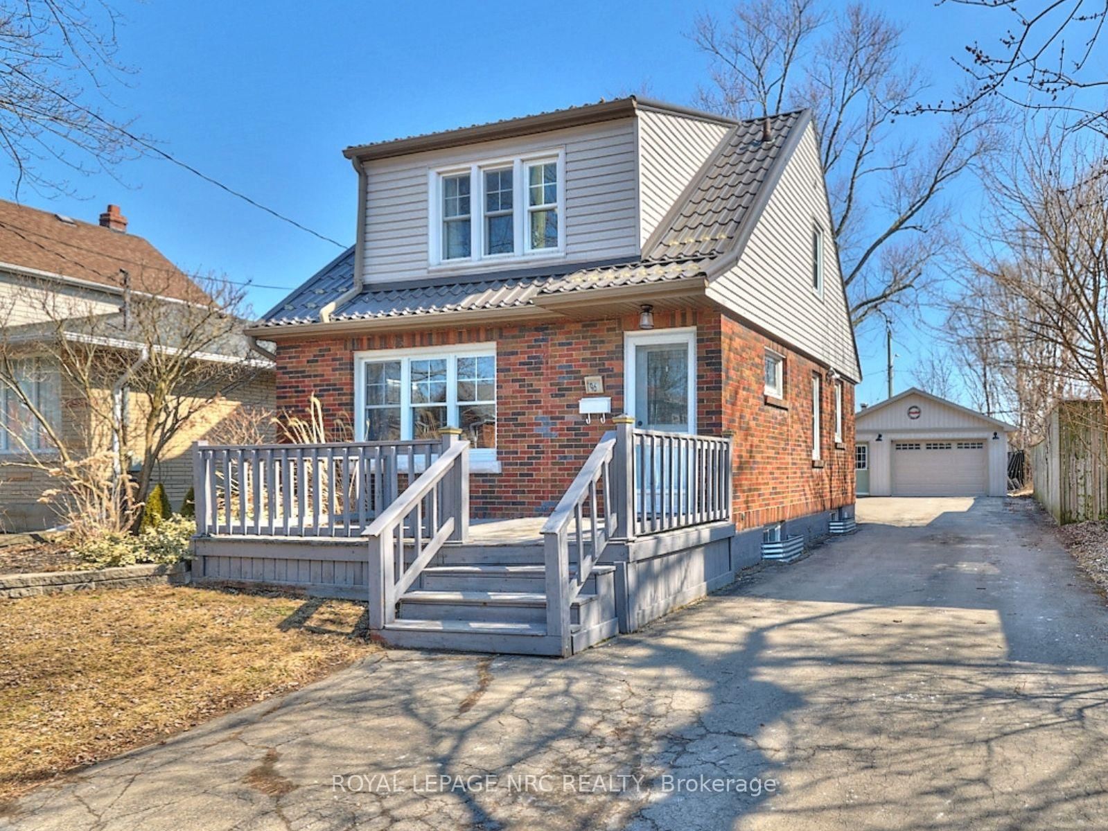 Building at 96 Wilton Avenue, Welland, Broadway