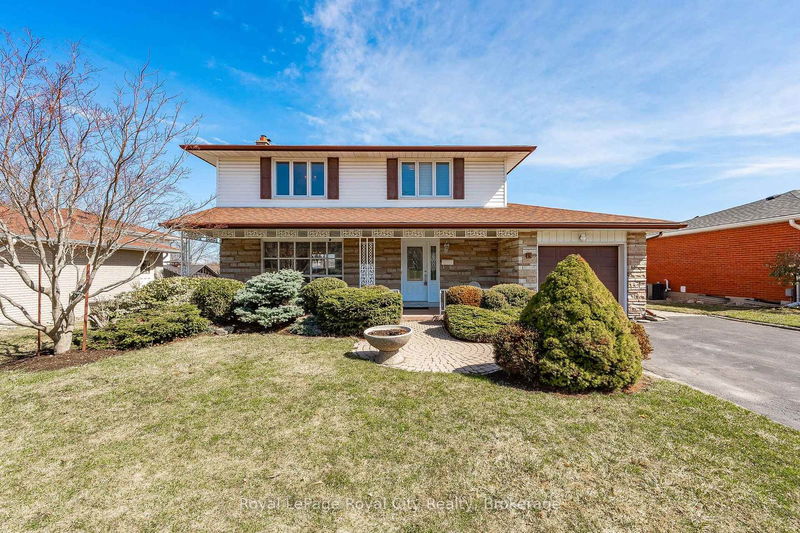 home for sale on 17 Applewood Crescent