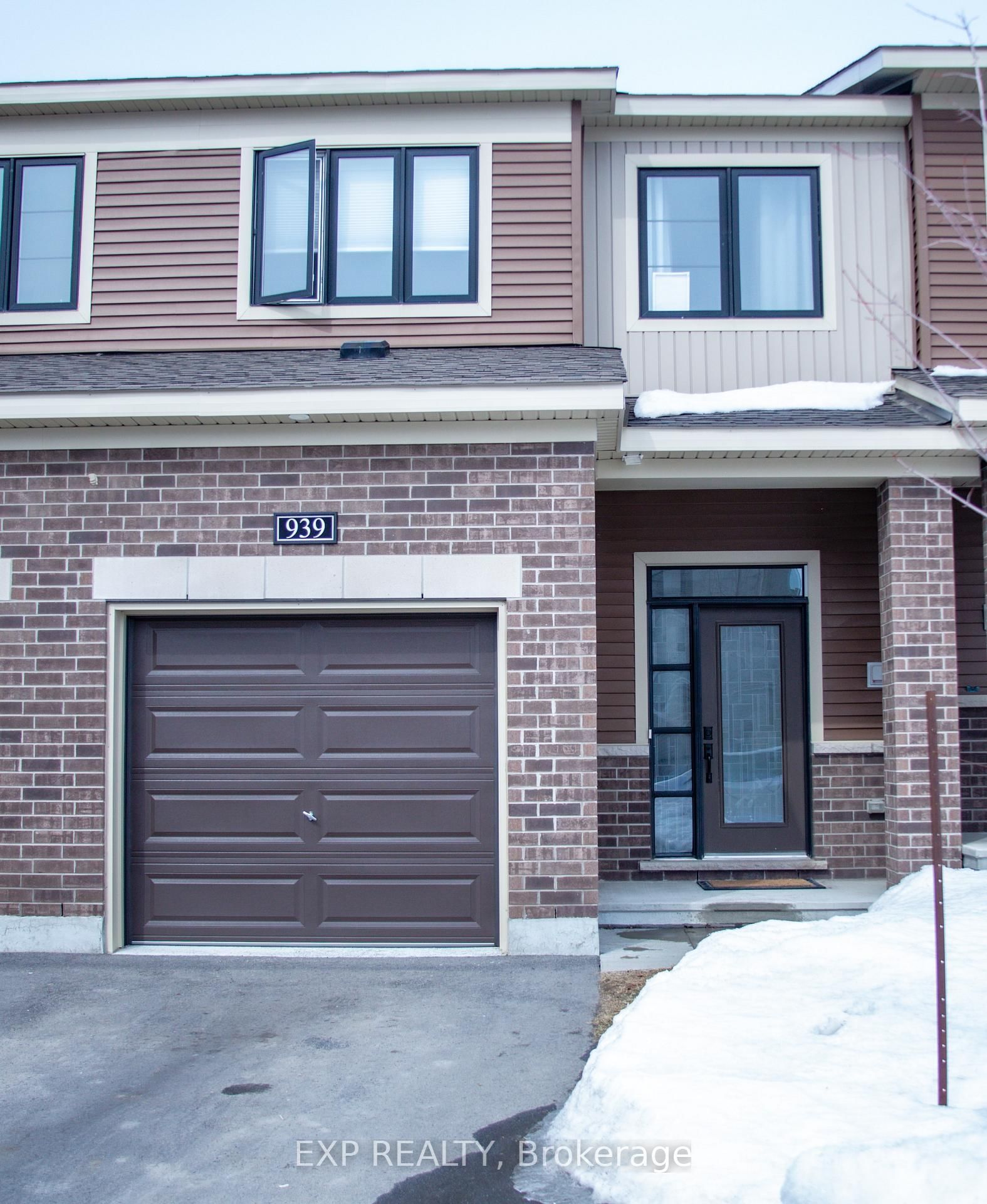 Townhouse for sale at 939 Athenry Court, Ottawa, Barrhaven - Half Moon Bay, K2J 7C9 - MLS: X12016468