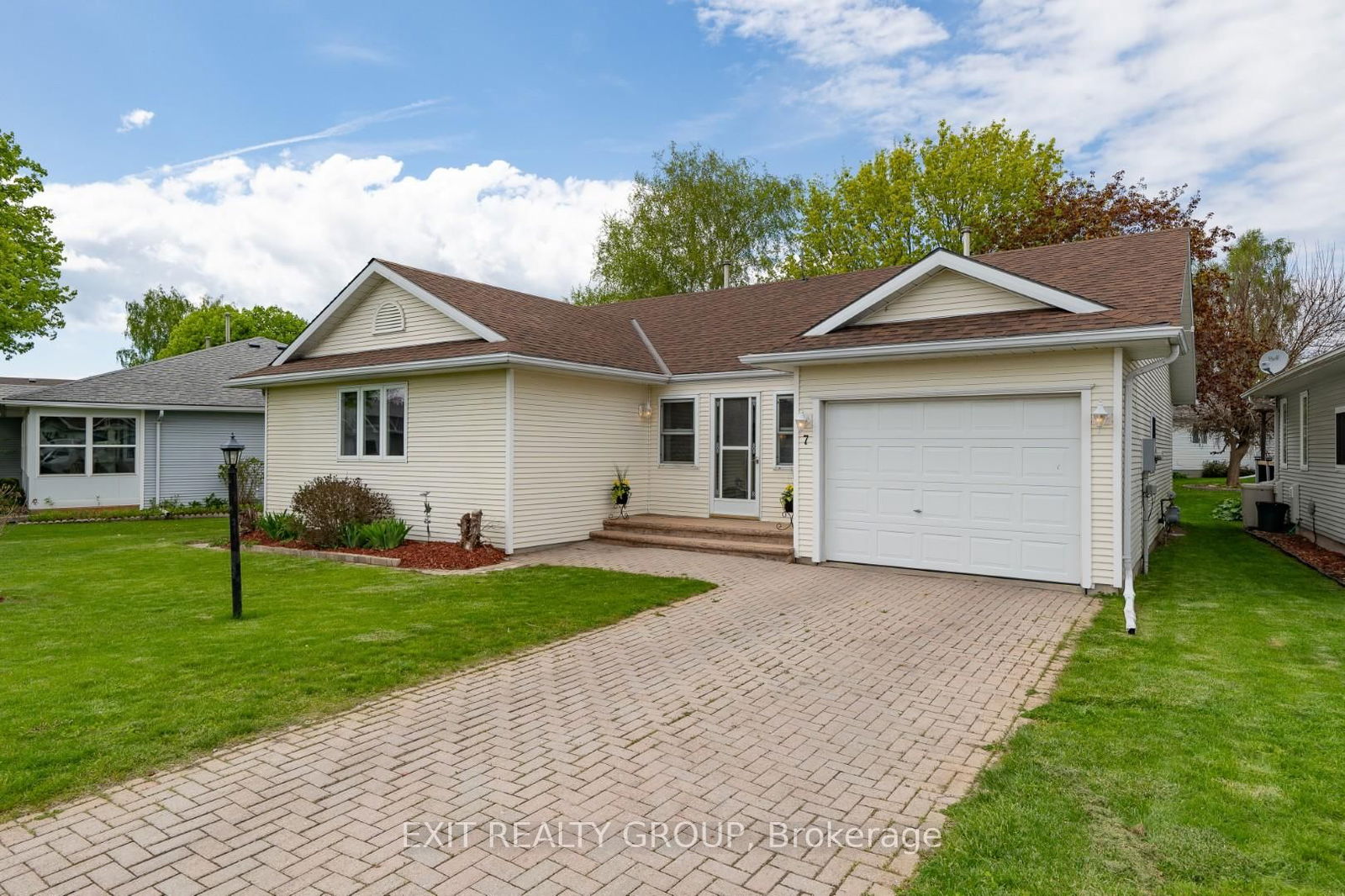 Building at 7 Cretney Drive, Prince Edward County, Wellington