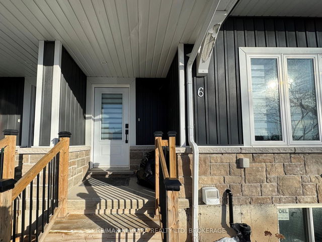 6 Upper - 8196 Mcleod Road