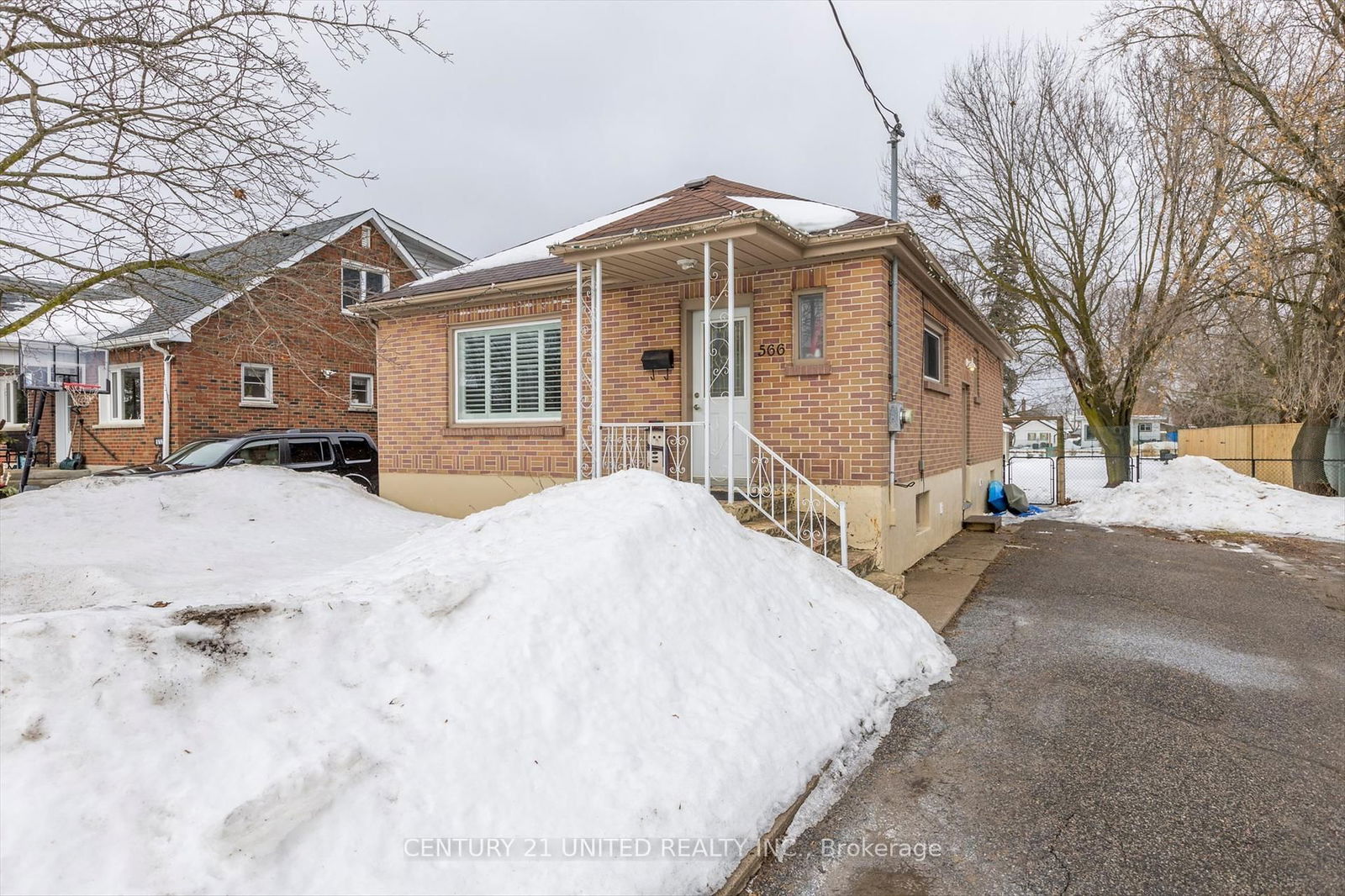 Detached House sold at 566 Cameron Street, Peterborough South, 5 West, K9J 3Z5 - MLS: X12016644