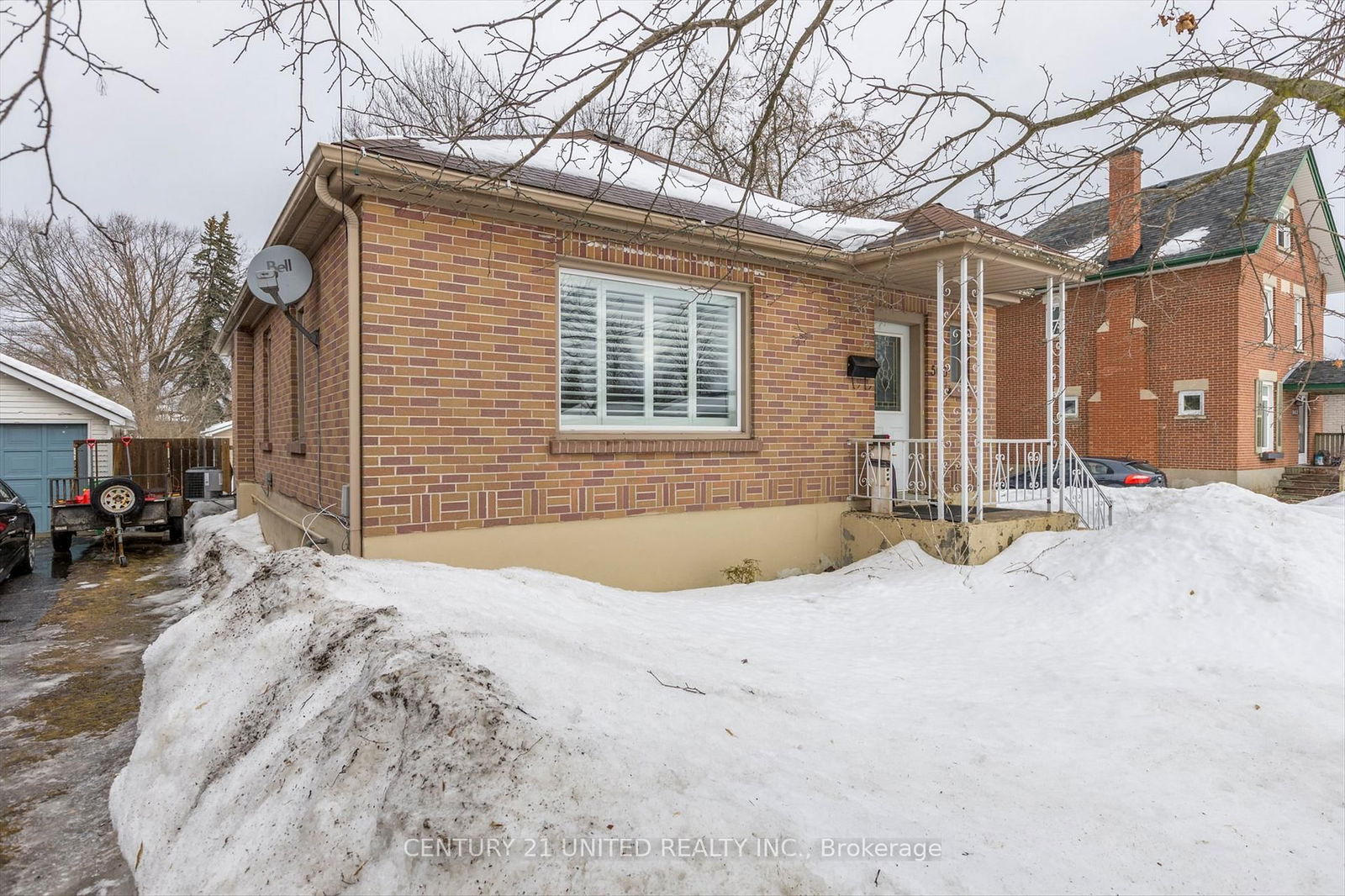 Detached House sold at 566 Cameron Street, Peterborough South, 5 West, K9J 3Z5 - MLS: X12016644