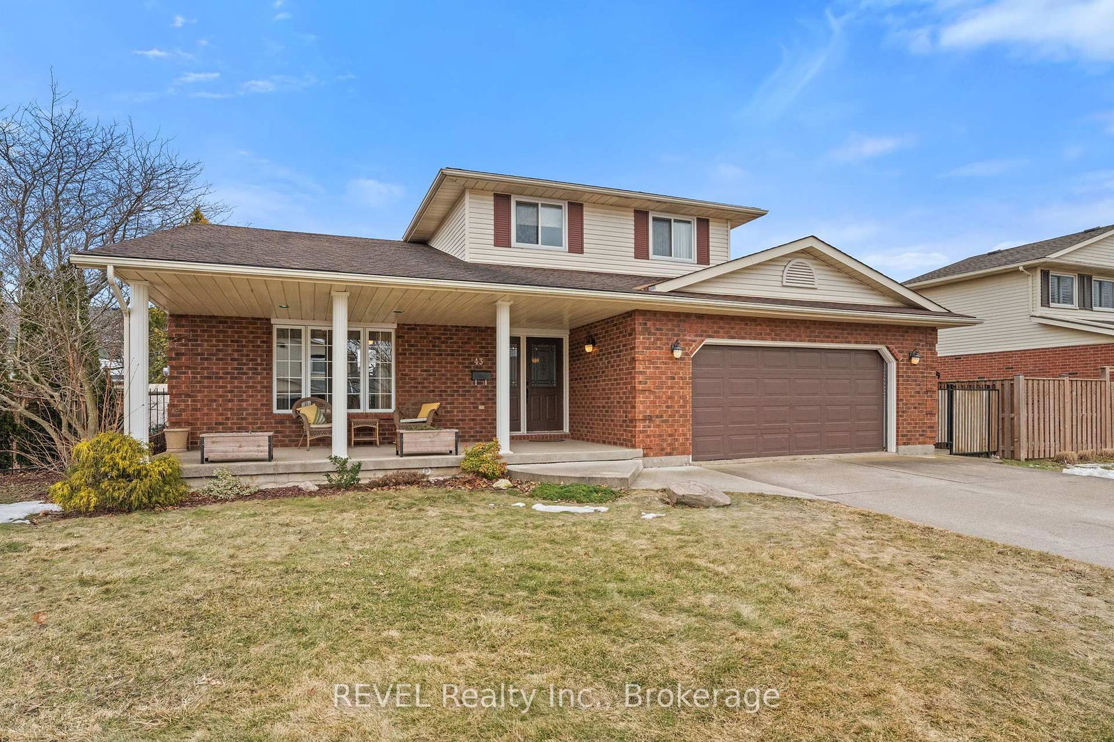 Building at 43 Flannery Lane, Thorold, Confederation Heights