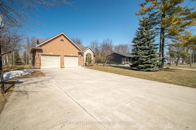 4068 Collingwood St, Plympton-Wyoming - Plympton Wyoming image-0-4