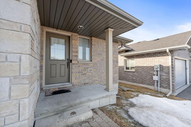61 MCINTOSH Crescent