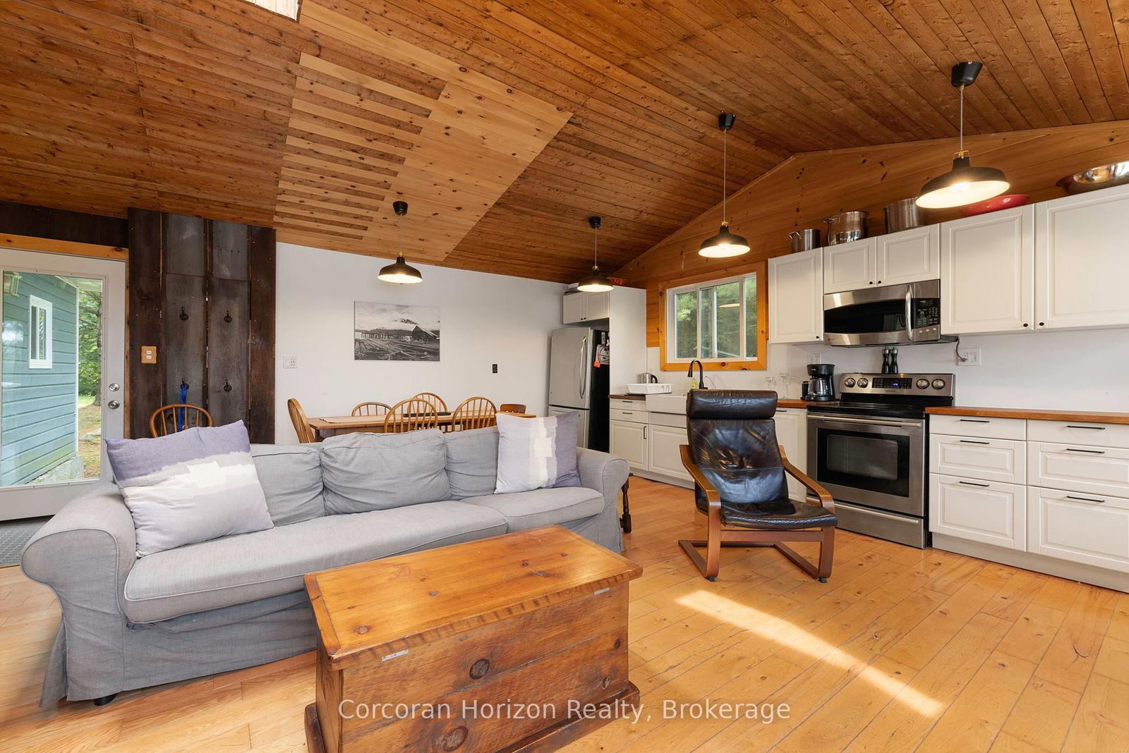 Listing Image 8