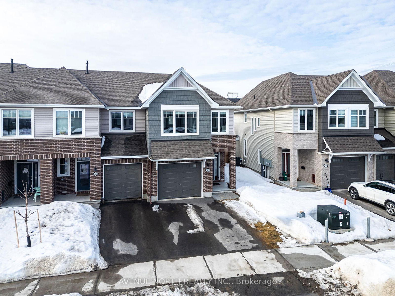 Townhouse sold at 307 Cosanti Drive, Stittsville, Remainder of Stittsville & Area, K2S 2L1 - MLS: X12017533