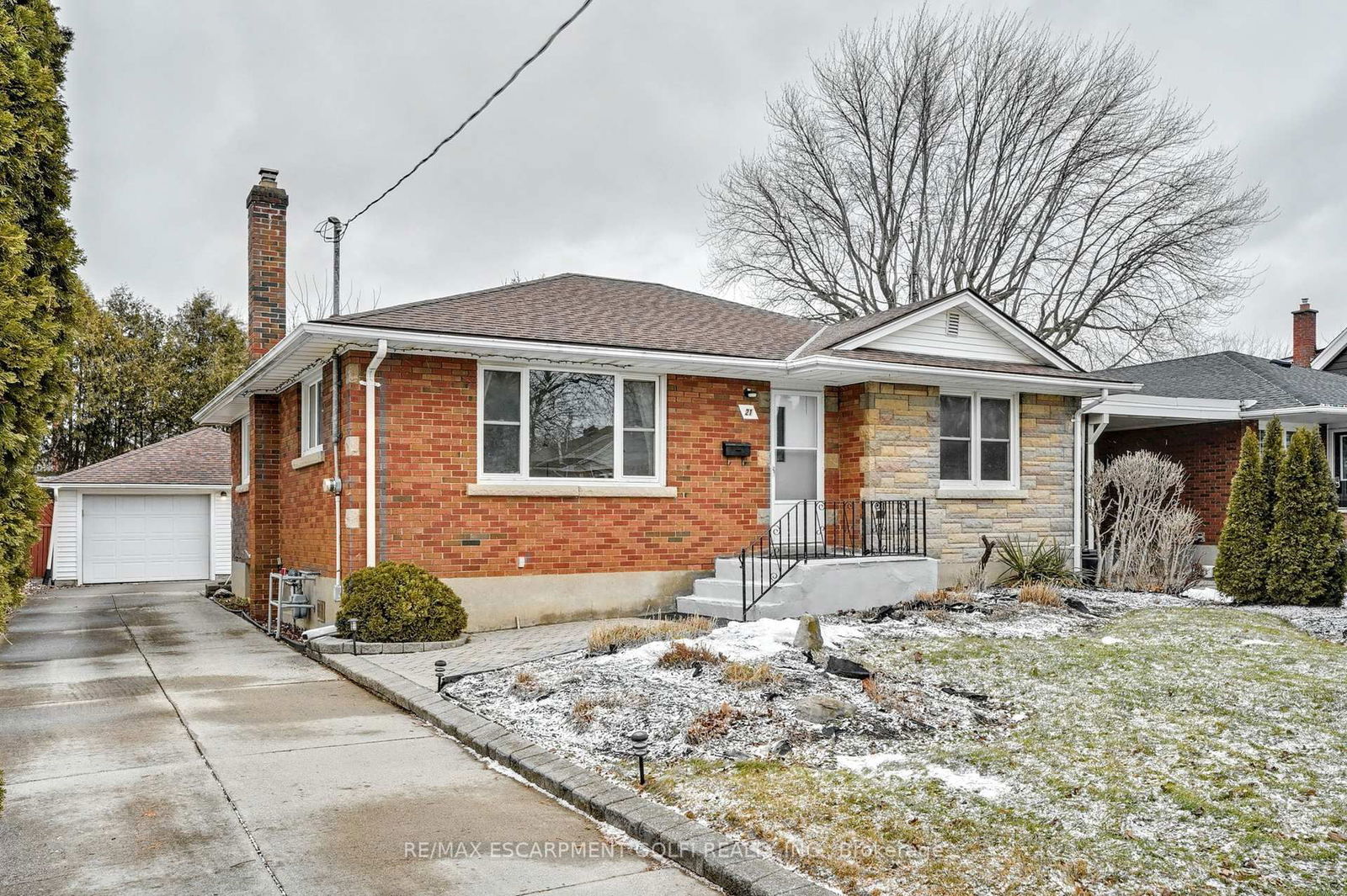 Detached House sold at 21 Fawell Avenue, St. Catharines, Grapeview, L2S 2V5 - MLS: X12017895