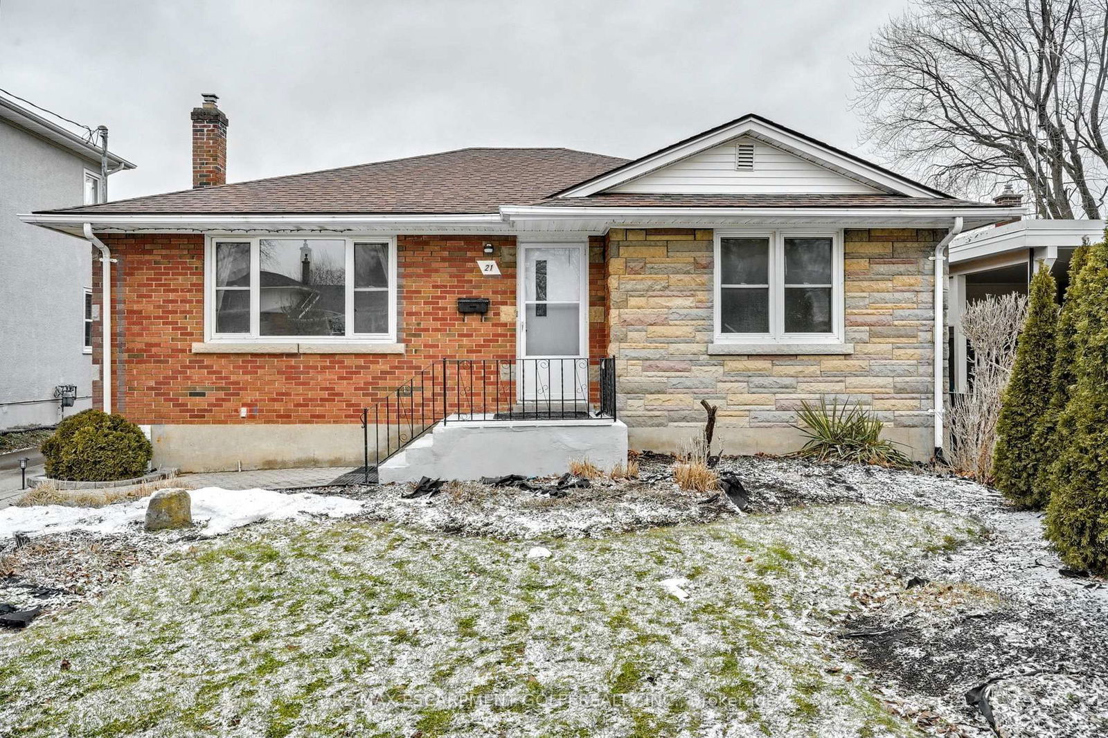 Detached House sold at 21 Fawell Avenue, St. Catharines, Grapeview, L2S 2V5 - MLS: X12017895