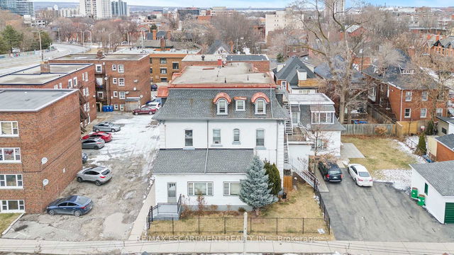 17 WEBBER Avenue