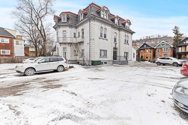 17 WEBBER Avenue