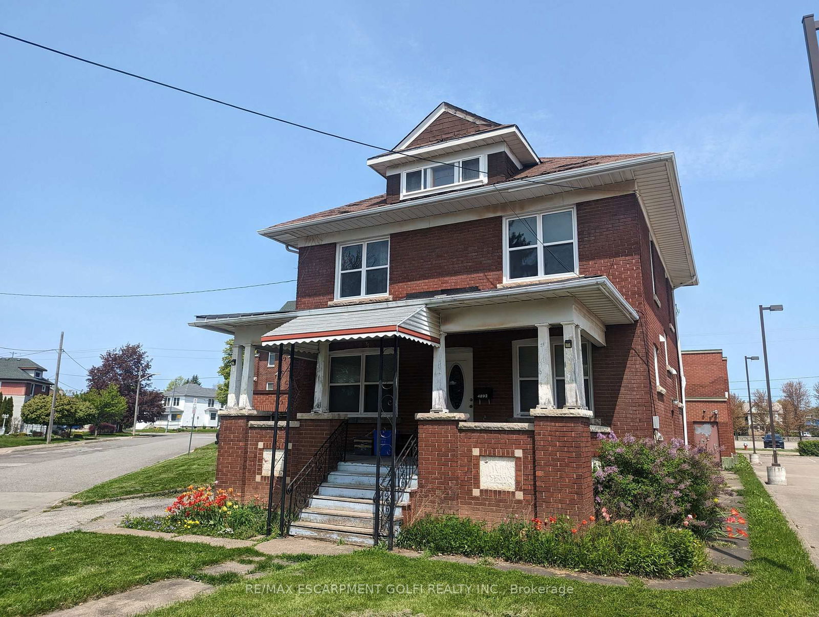 Detached House for lease at MAIN & 2ND-4893 Hunter Street, Niagara Falls, Clifton Hill, L2G 3M8 - MLS: X12018282