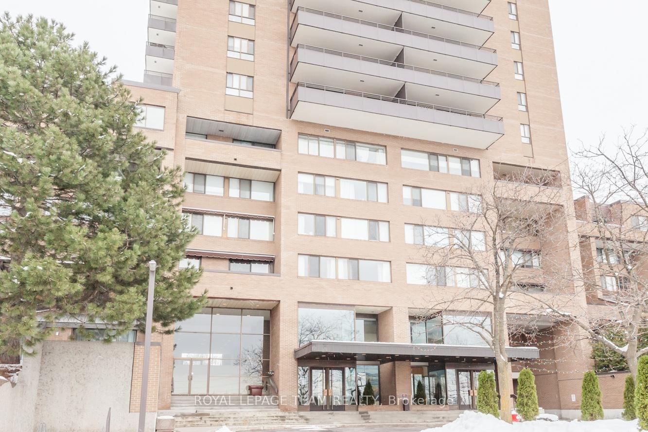 Building at 515 St. Laurent Boulevard, Ottawa, Viscount Alexander Park