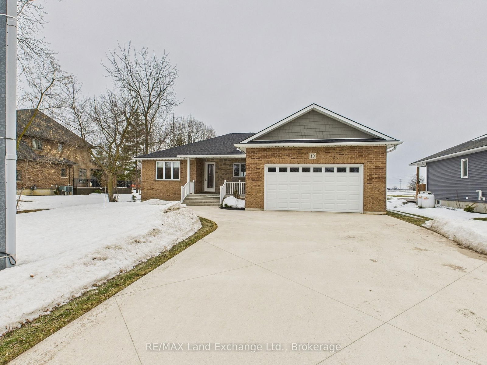 Detached House sold at 19 Railway Street, Huron-Kinloss, Huron-Kinloss, N0G 2R0 - MLS: X12018705