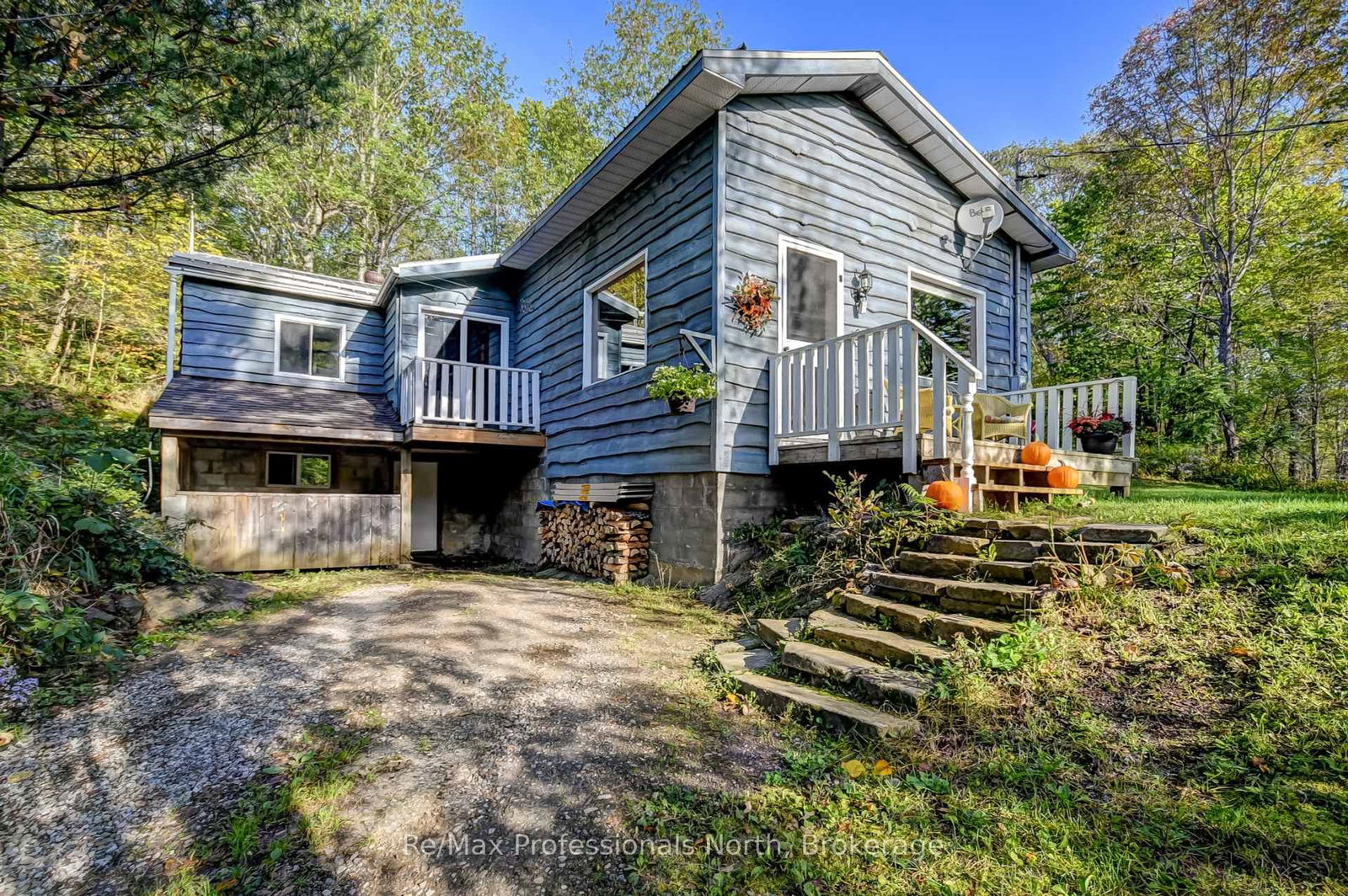 Detached House for sale at 1017 BARLOCHAN Road, Muskoka Lakes, Wood (Muskoka Lakes), P1P 1R2 - MLS: X12018767