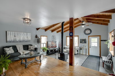 1017 BARLOCHAN Rd, Muskoka Lakes - Wood (Muskoka Lakes) image-0-4