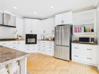 282 Huron Rd, Huron-Kinloss - Huron-Kinloss image-0-1