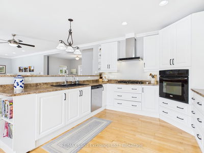 282 Huron Rd, Huron-Kinloss - Huron-Kinloss image-0-2