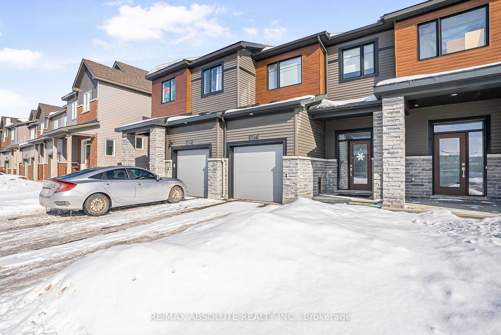 Townhouse sold at 657 Hamsa Street, Ottawa, Barrhaven - Heritage Park, K2J 6Z7 - MLS: X12018881