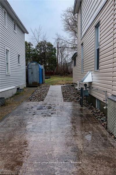 331 Fourth Ave, North Bay - Central image-0-2