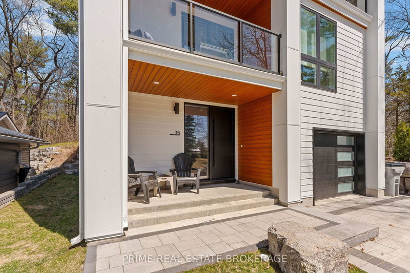 35 Walker St, Lambton Shores, N0M 1T0 | Image 2