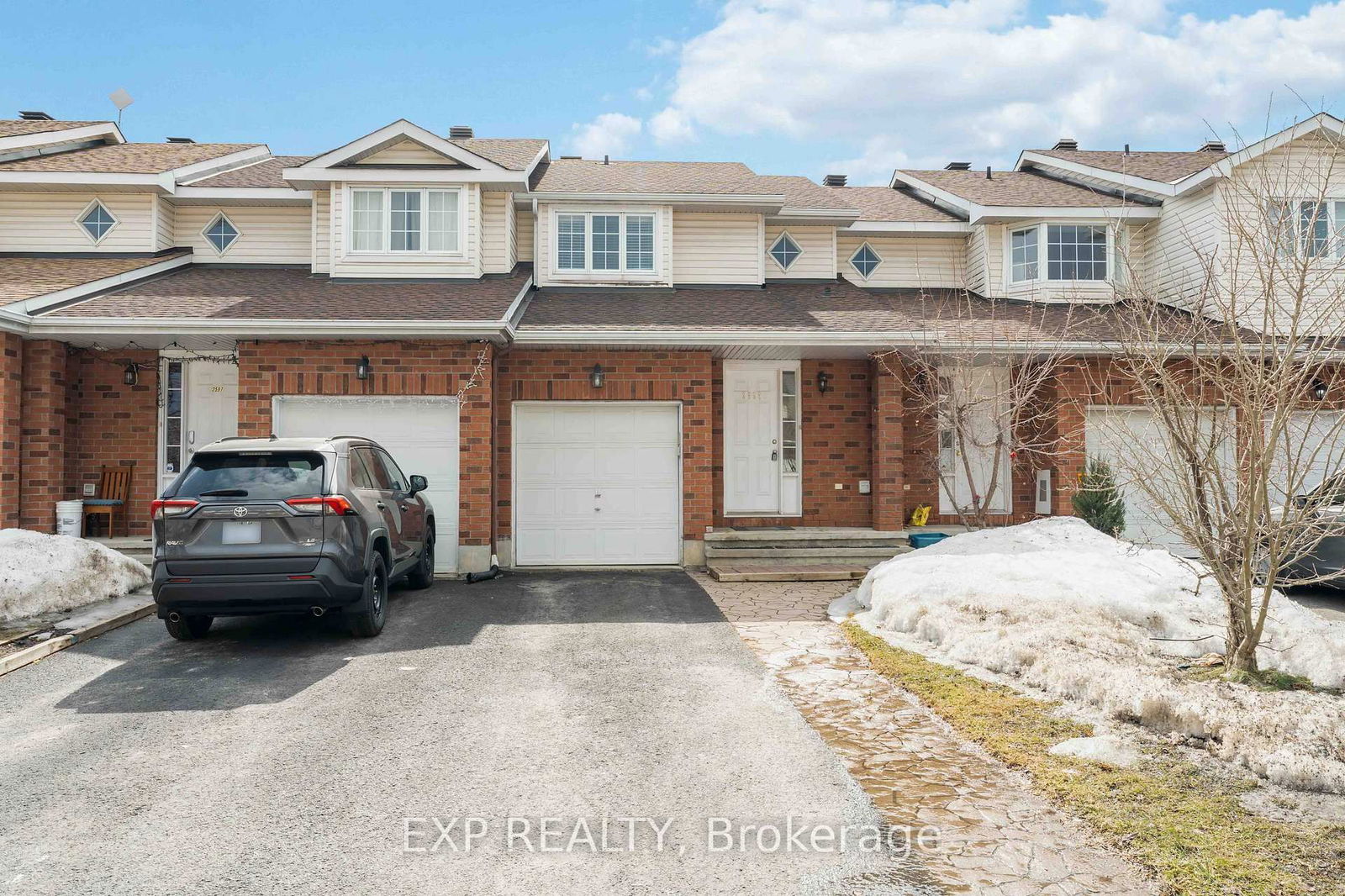Townhouse sold at 2595 Crosscut Terrace, Ottawa, Emerald Woods/Sawmill Creek, K1T 4A1 - MLS: X12019226