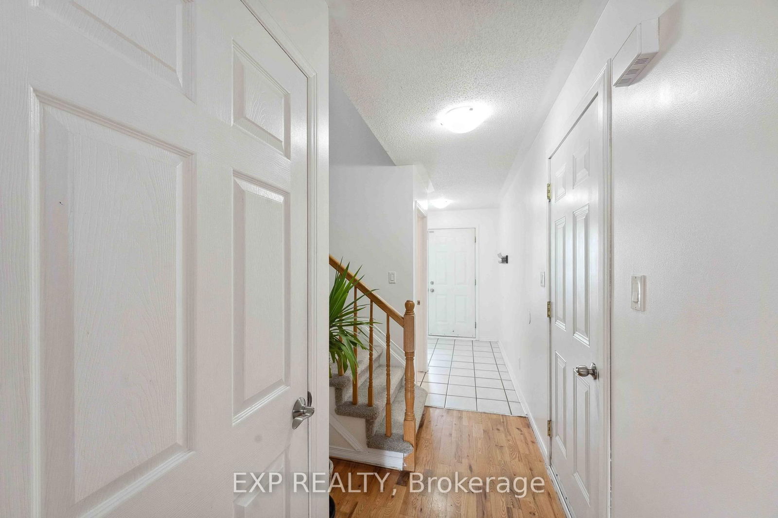 Townhouse sold at 2595 Crosscut Terrace, Ottawa, Emerald Woods/Sawmill Creek, K1T 4A1 - MLS: X12019226