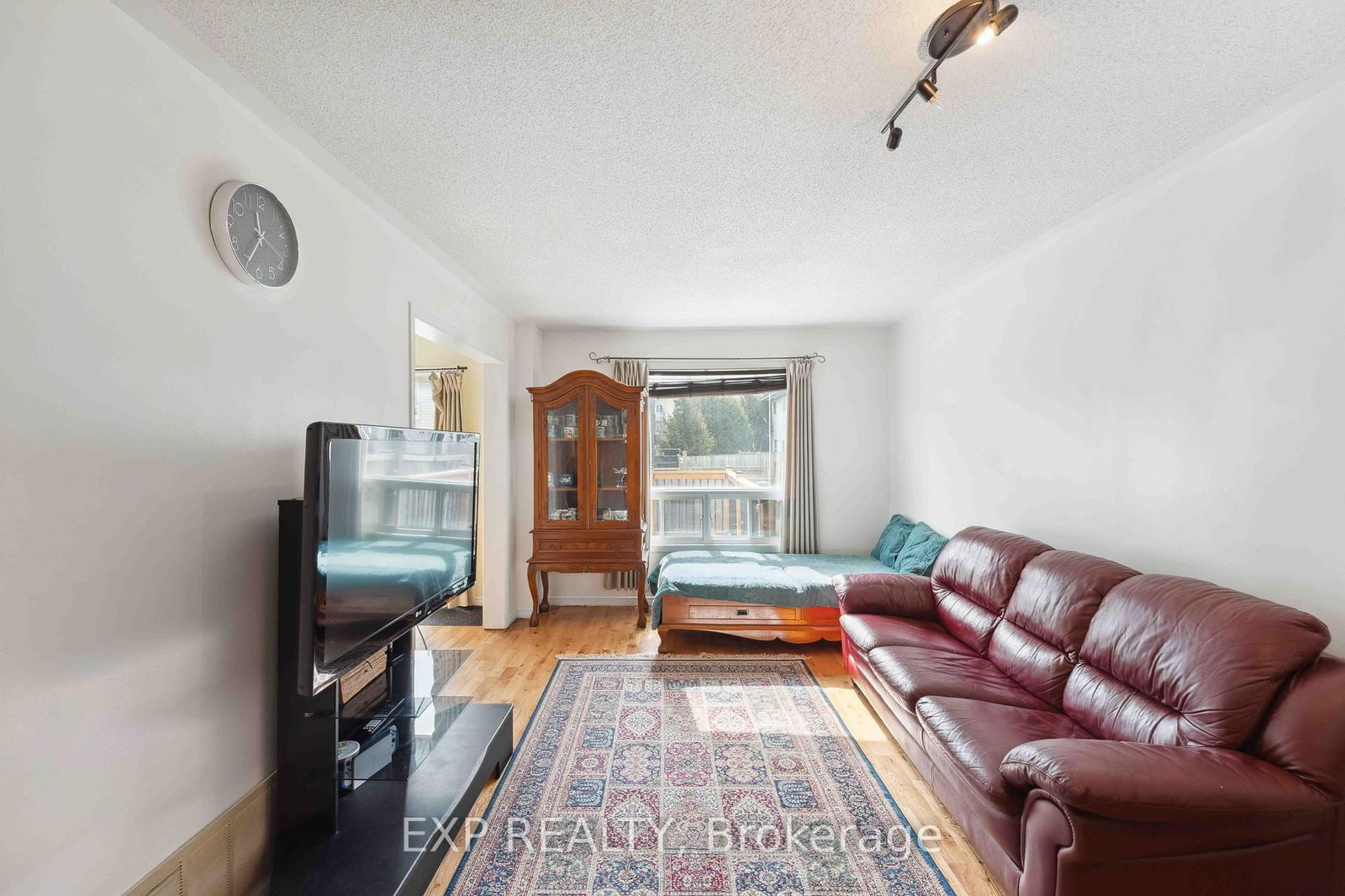 Townhouse sold at 2595 Crosscut Terrace, Ottawa, Emerald Woods/Sawmill Creek, K1T 4A1 - MLS: X12019226