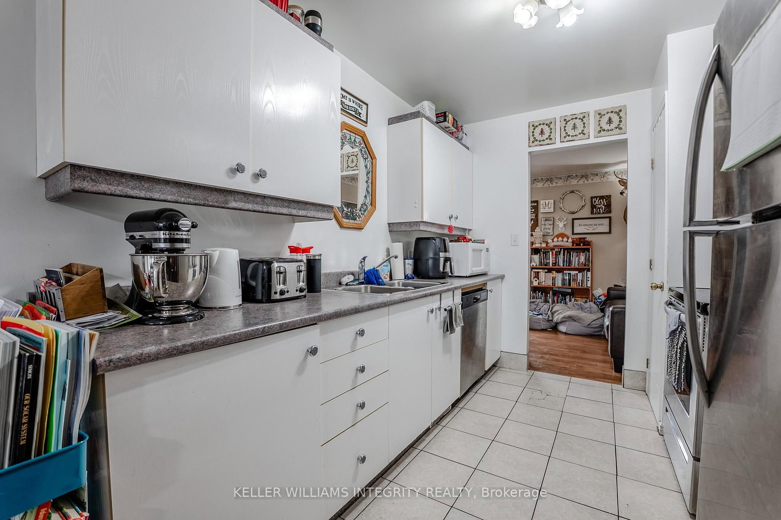 Listing Image 6